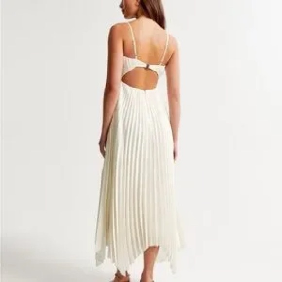 Abercrombie & Fitch Giselle Cream Pleated Maxi Dress - Picture 2 of 9